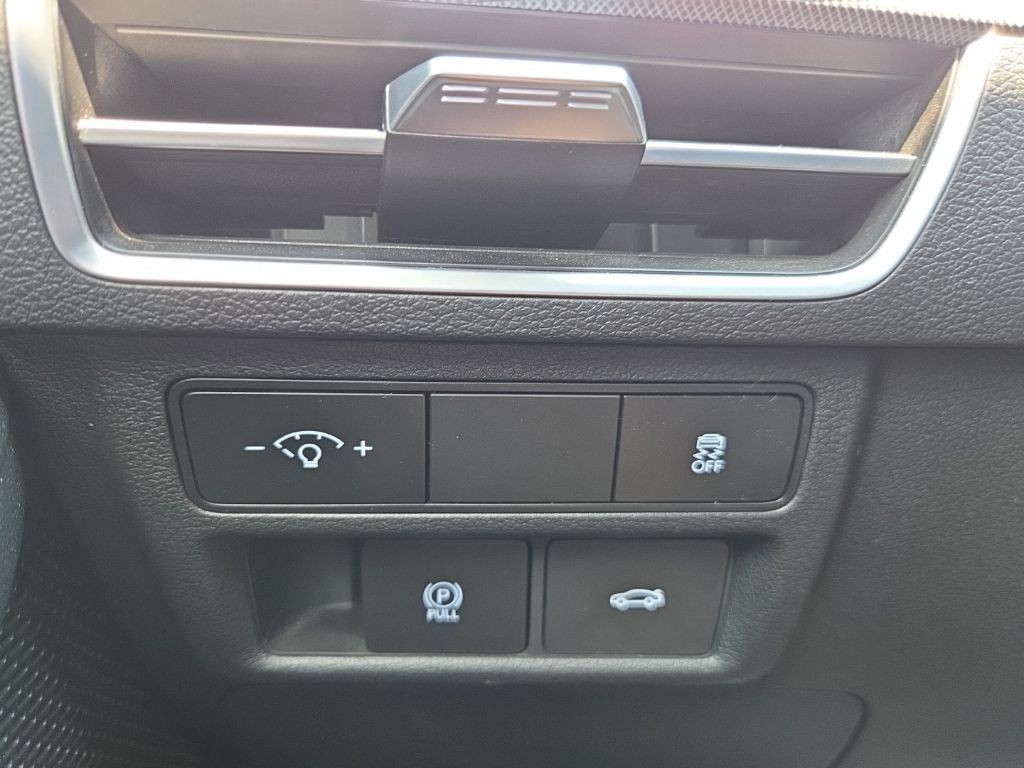 Hyundai Sonata Vehicle Full-screen Gallery Image 10