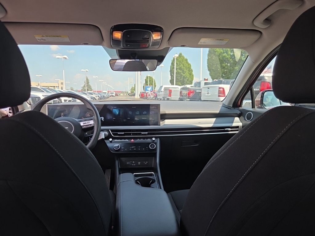 Hyundai Sonata Vehicle Full-screen Gallery Image 16