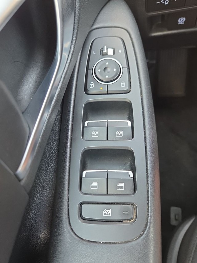 Hyundai Sonata Vehicle Full-screen Gallery Image 9
