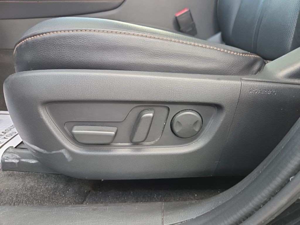 Mazda CX-90 Vehicle Full-screen Gallery Image 2