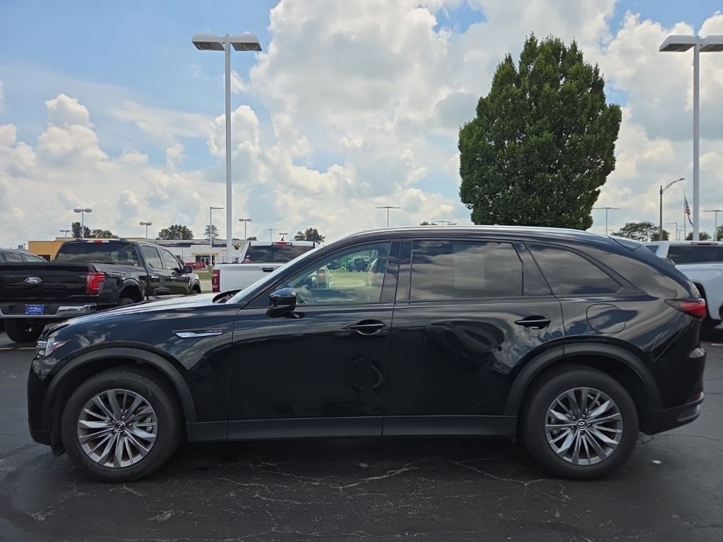 Mazda CX-90 Vehicle Full-screen Gallery Image 3