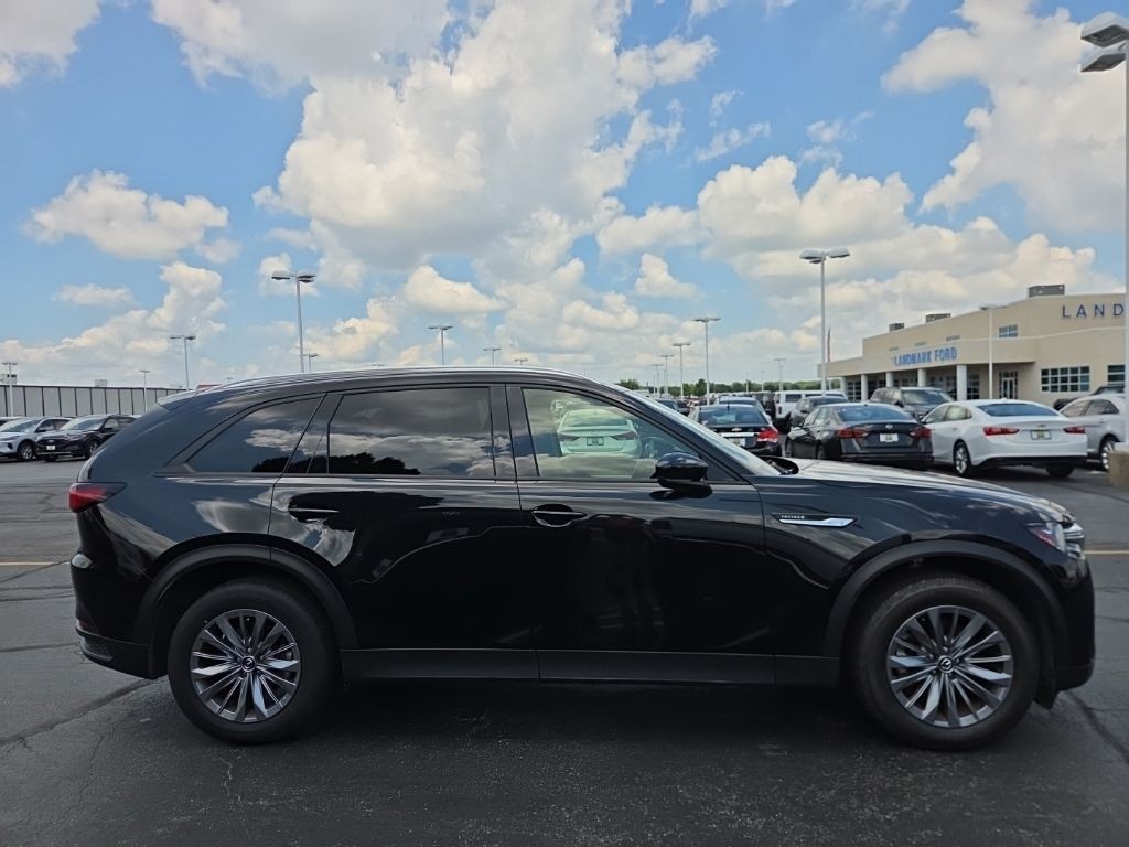 Mazda CX-90 Vehicle Full-screen Gallery Image 7