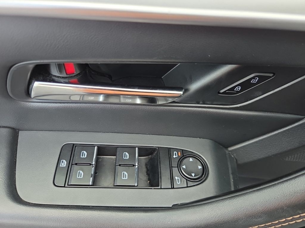 Mazda CX-90 Vehicle Full-screen Gallery Image 9