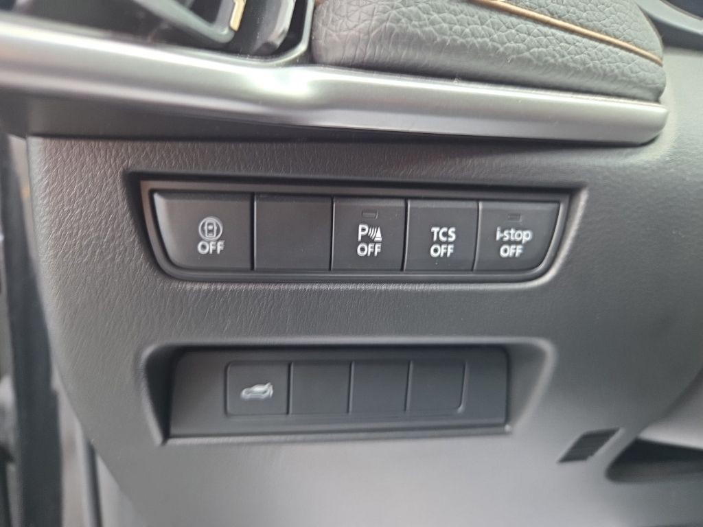 Mazda CX-90 Vehicle Full-screen Gallery Image 10