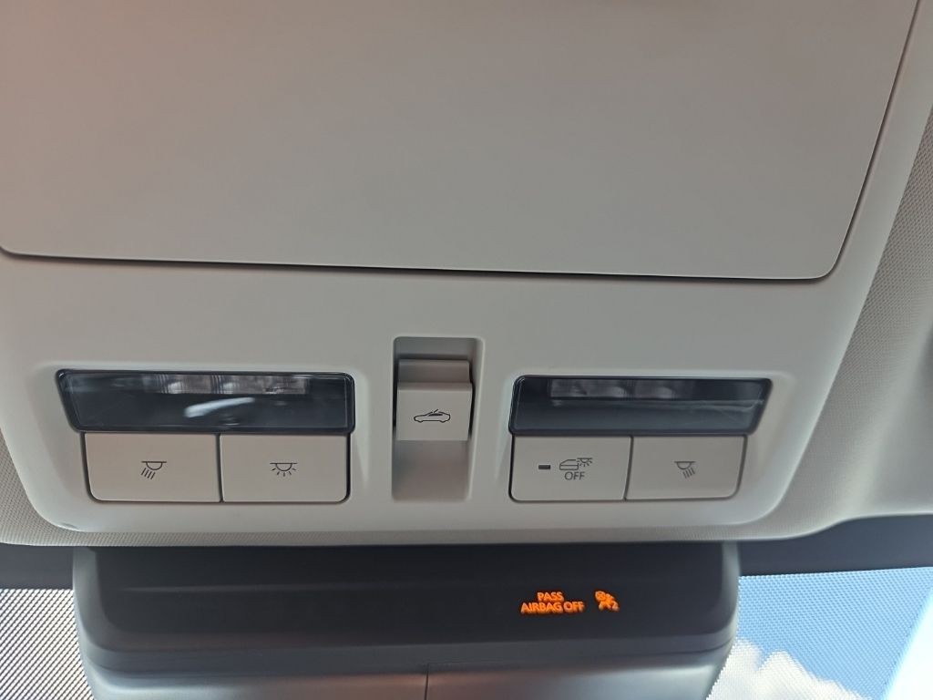 Mazda CX-90 Vehicle Full-screen Gallery Image 16