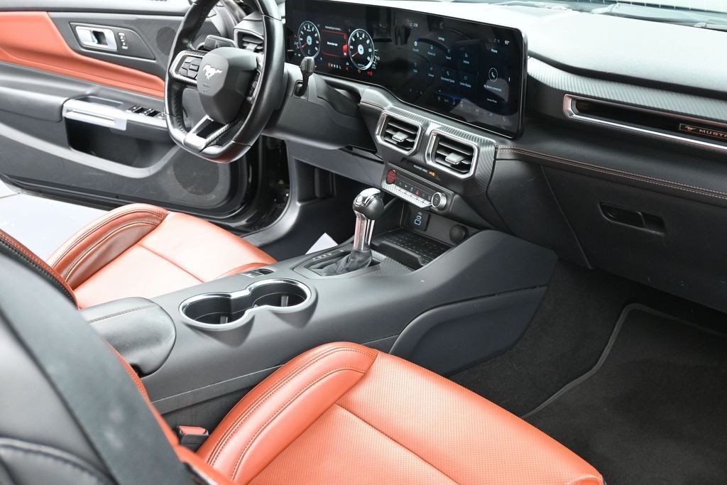 Ford Mustang Vehicle Full-screen Gallery Image 10