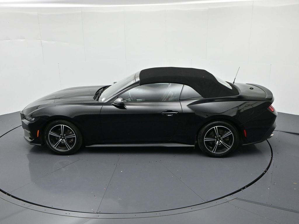 Ford Mustang Vehicle Full-screen Gallery Image 18