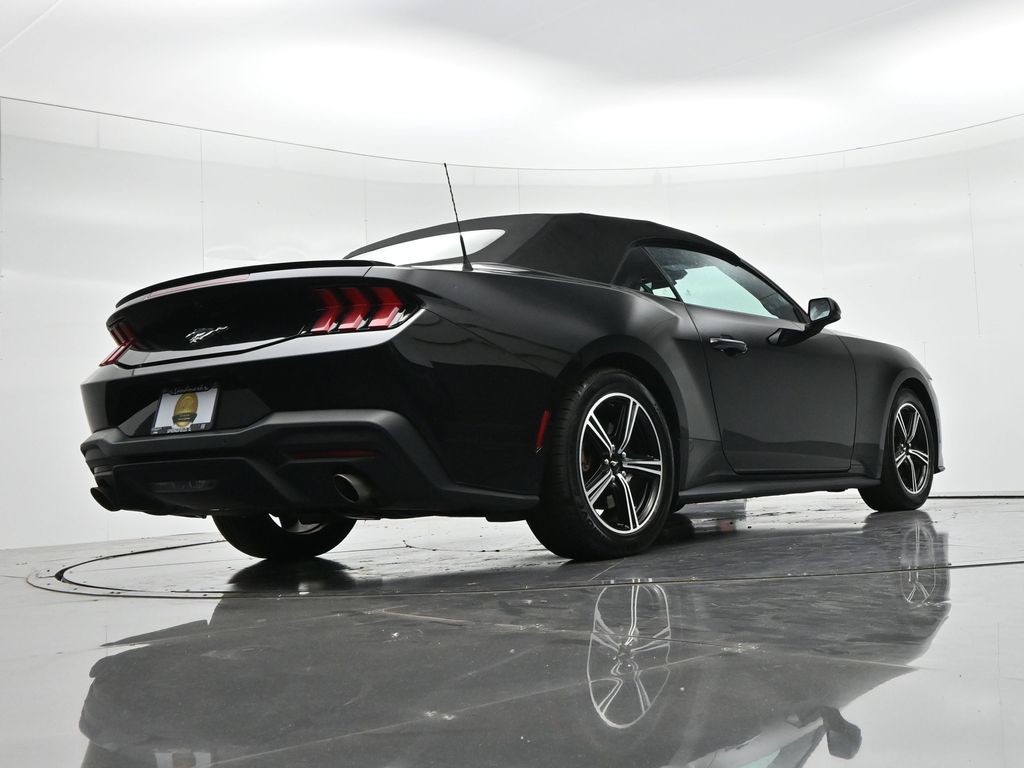 Ford Mustang Vehicle Full-screen Gallery Image 21