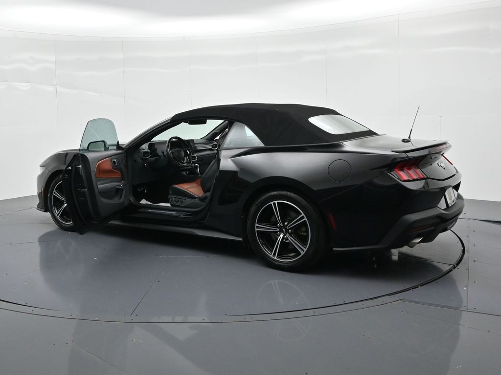 Ford Mustang Vehicle Full-screen Gallery Image 24