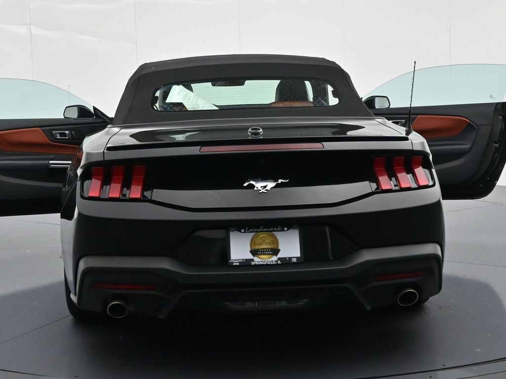 Ford Mustang Vehicle Full-screen Gallery Image 26
