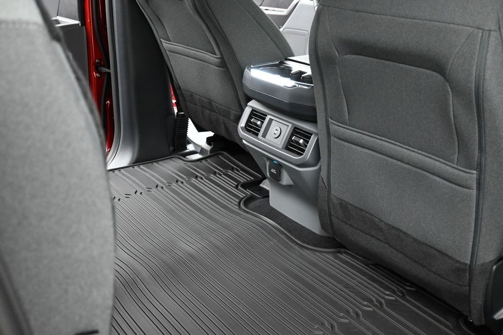 Ford F-150 Vehicle Full-screen Gallery Image 11