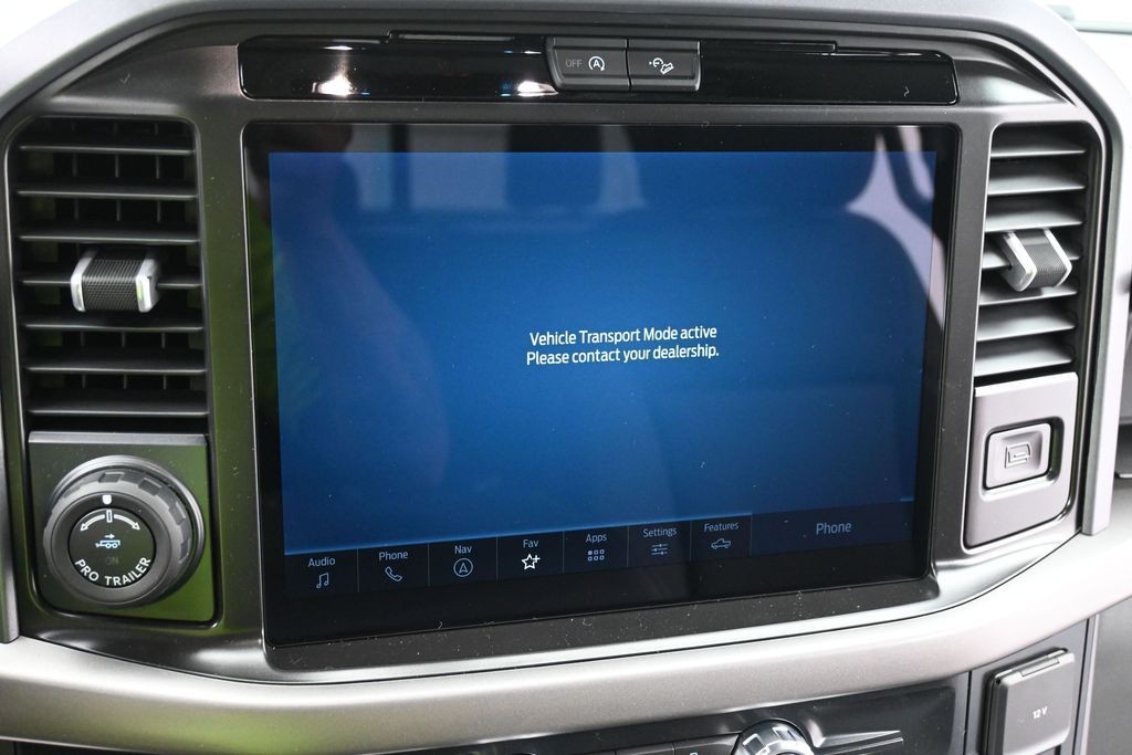 Ford F-150 Vehicle Full-screen Gallery Image 12