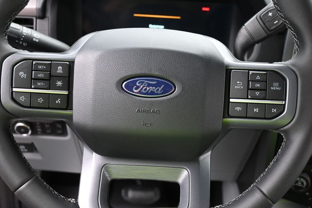 Ford F-150 Vehicle Full-screen Gallery Image 14