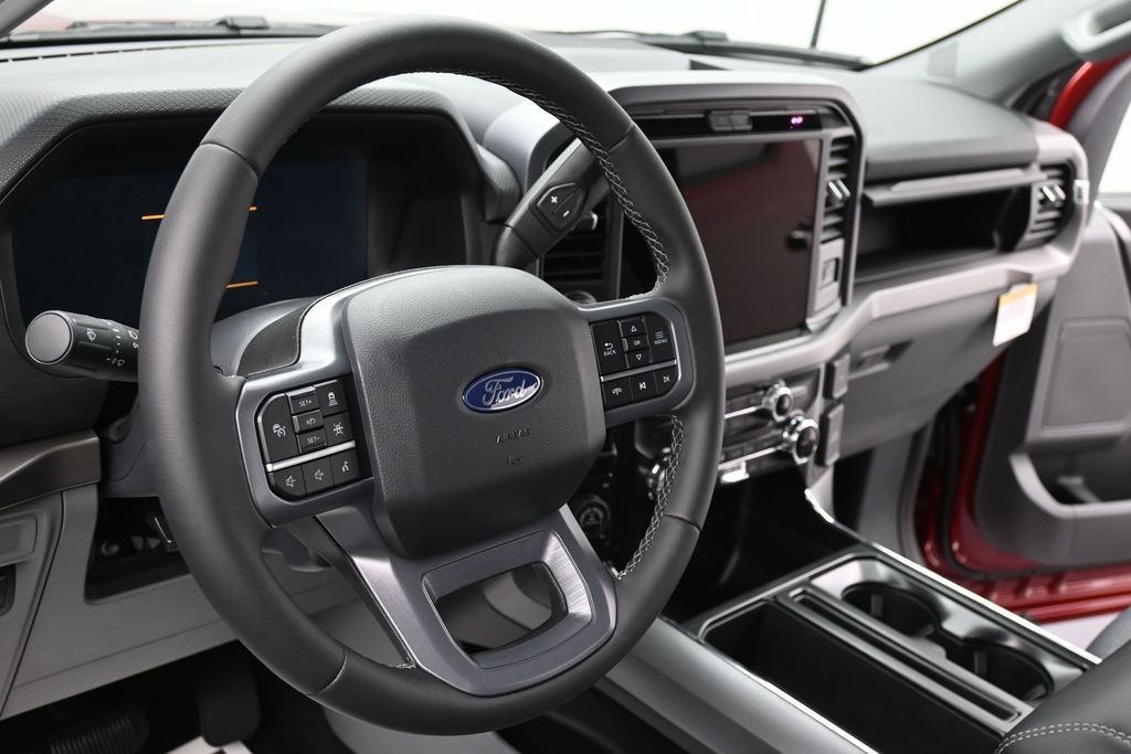 Ford F-150 Vehicle Full-screen Gallery Image 16