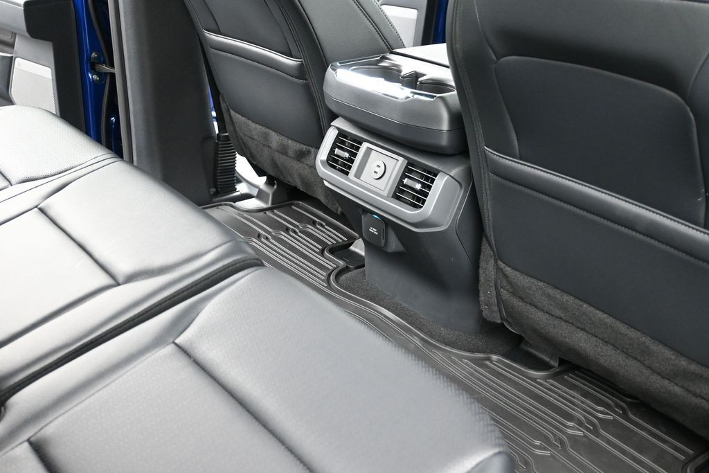 Ford F-150 Vehicle Full-screen Gallery Image 10