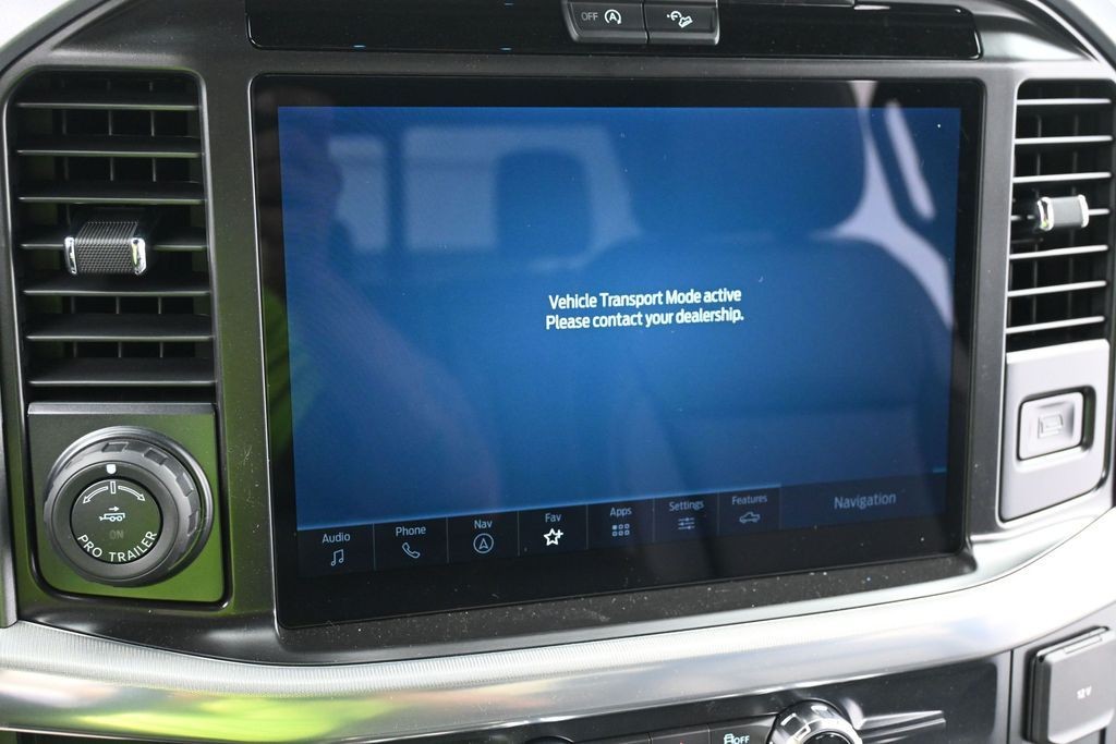 Ford F-150 Vehicle Full-screen Gallery Image 11