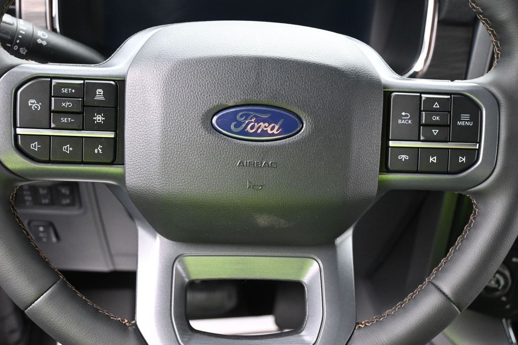 Ford F-150 Vehicle Full-screen Gallery Image 14
