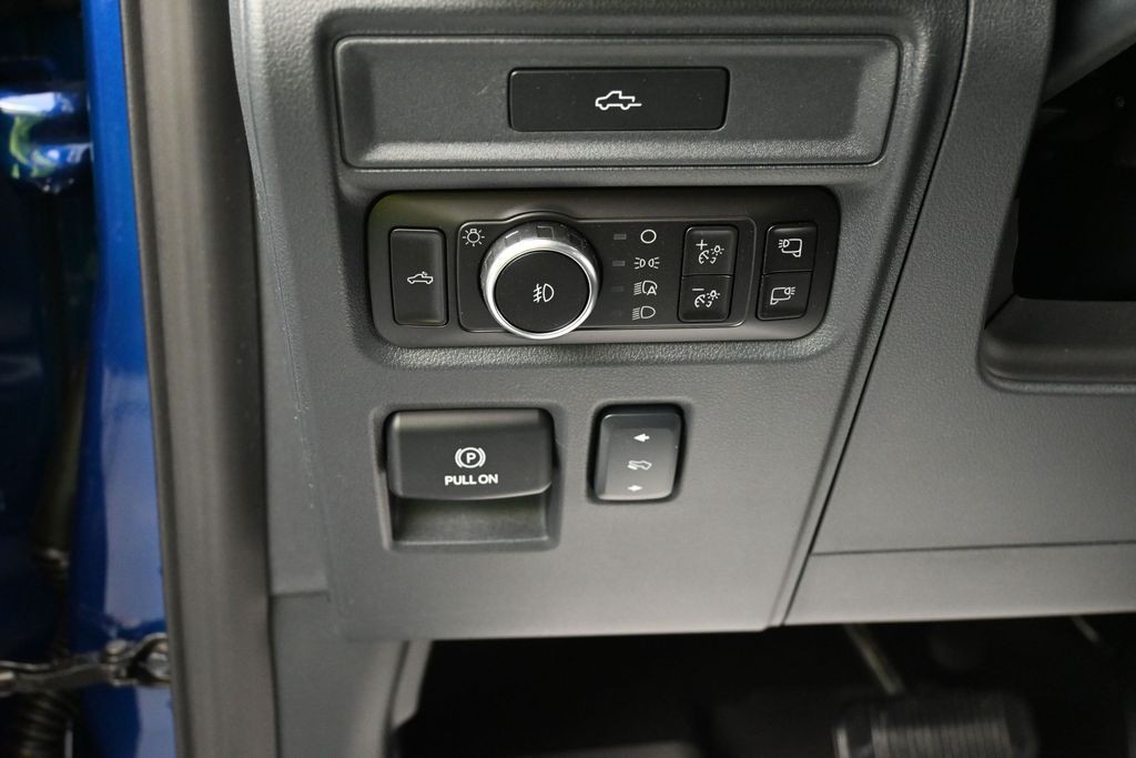 Ford F-150 Vehicle Full-screen Gallery Image 15