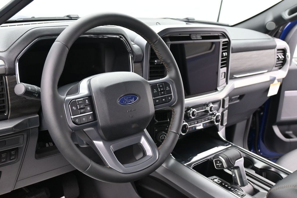 Ford F-150 Vehicle Full-screen Gallery Image 16