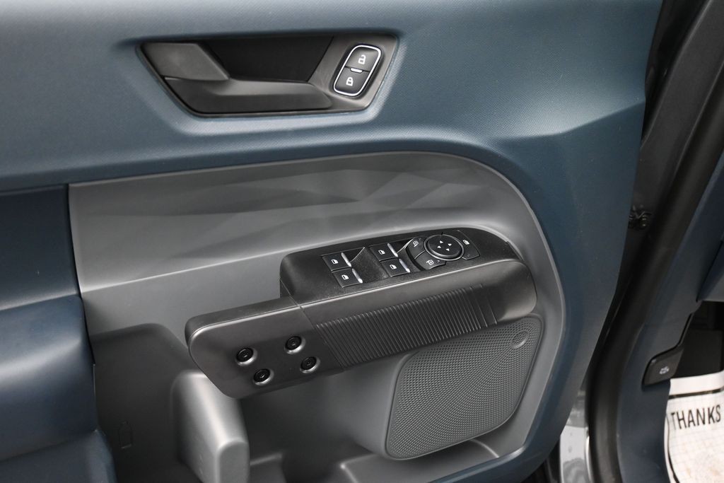Ford Maverick Vehicle Full-screen Gallery Image 11