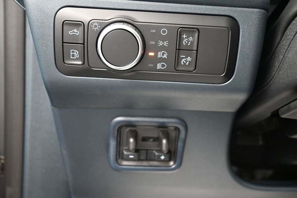 Ford Maverick Vehicle Full-screen Gallery Image 12