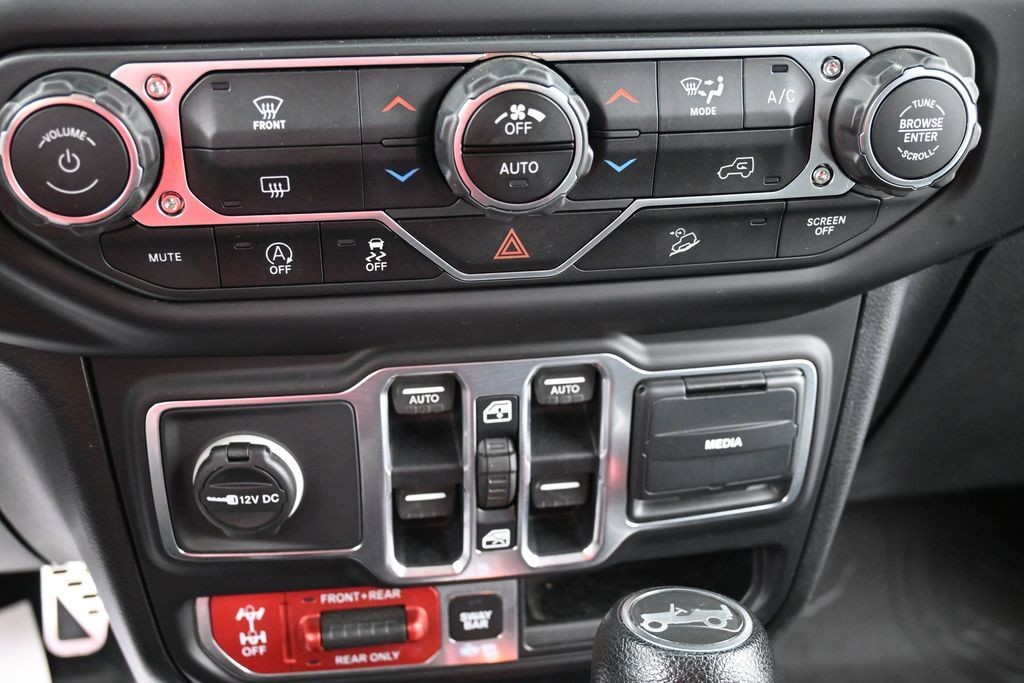 Jeep Wrangler Unlimited Vehicle Full-screen Gallery Image 12