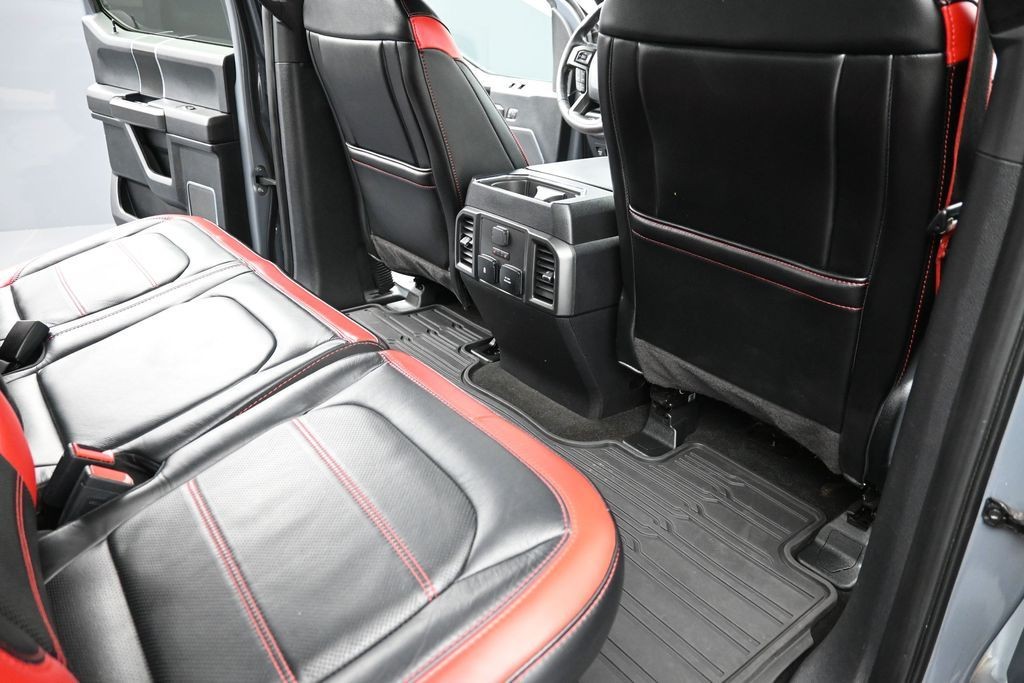 Ford F-150 Vehicle Full-screen Gallery Image 11