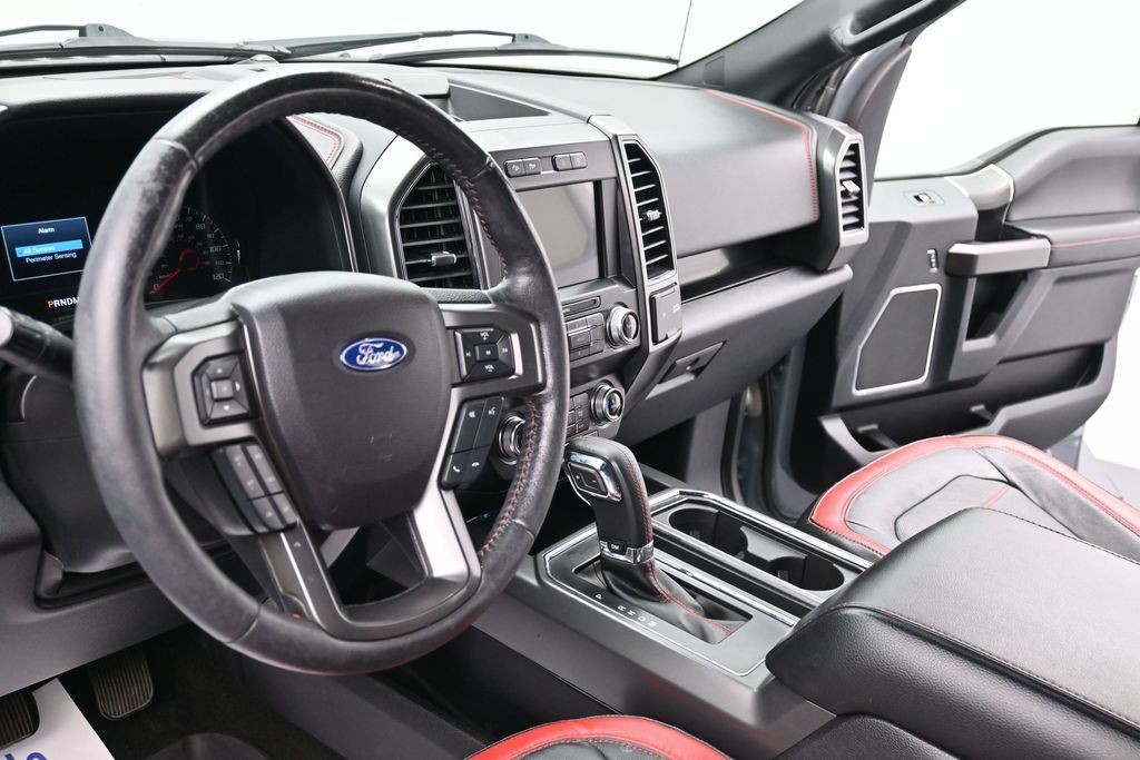 Ford F-150 Vehicle Full-screen Gallery Image 17