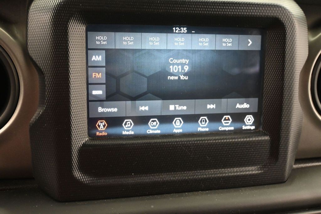 Jeep Wrangler Unlimited Vehicle Full-screen Gallery Image 10