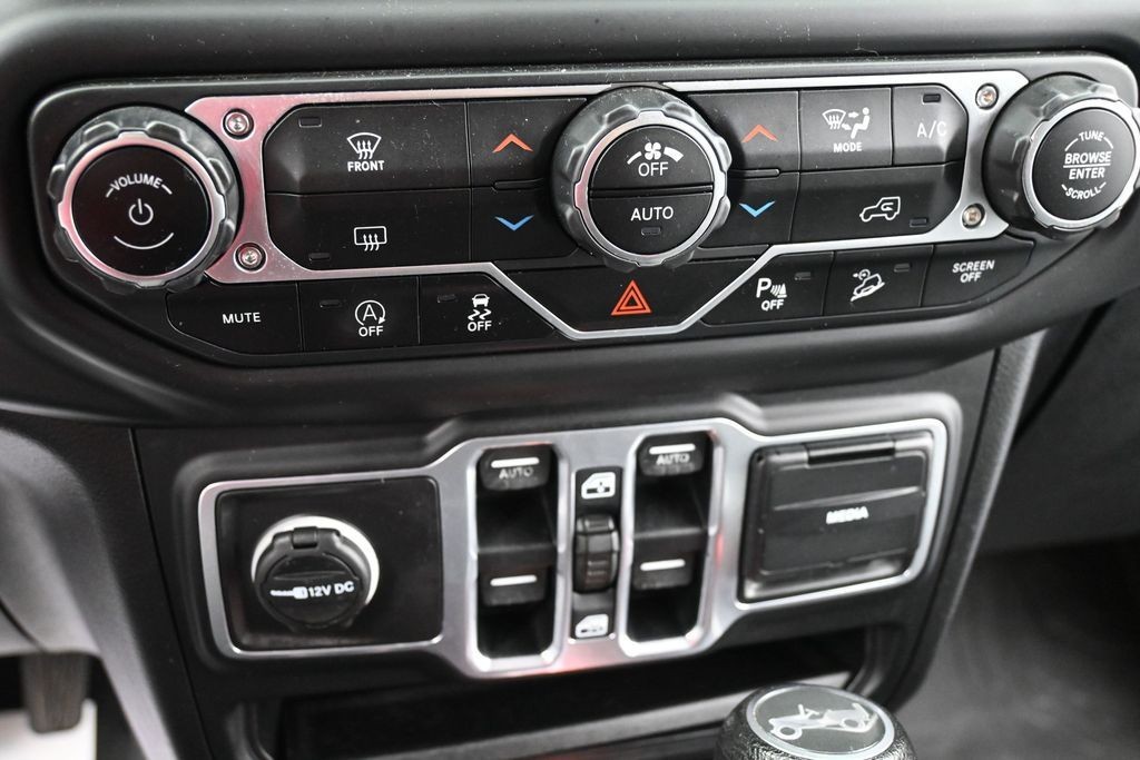 Jeep Wrangler Unlimited Vehicle Full-screen Gallery Image 11