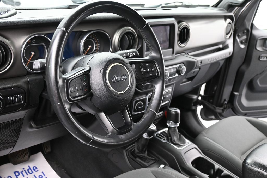 Jeep Wrangler Unlimited Vehicle Full-screen Gallery Image 13