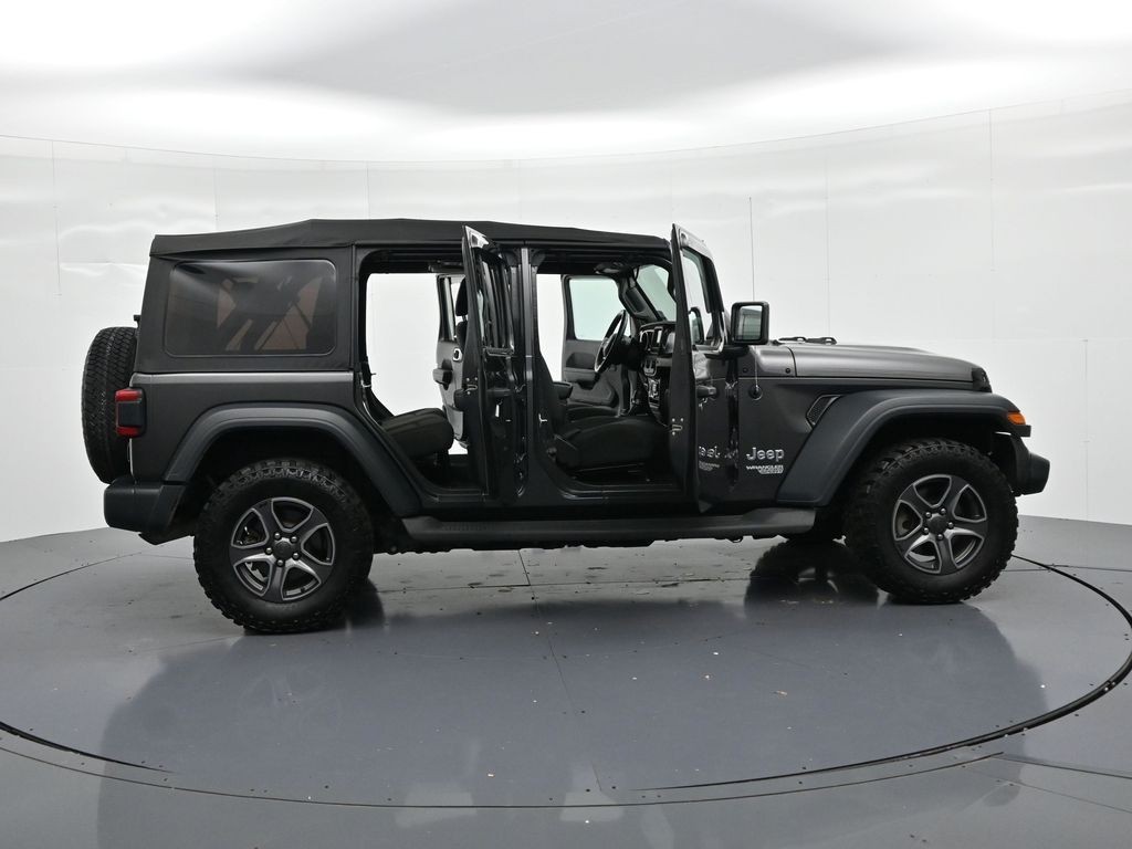 Jeep Wrangler Unlimited Vehicle Full-screen Gallery Image 22