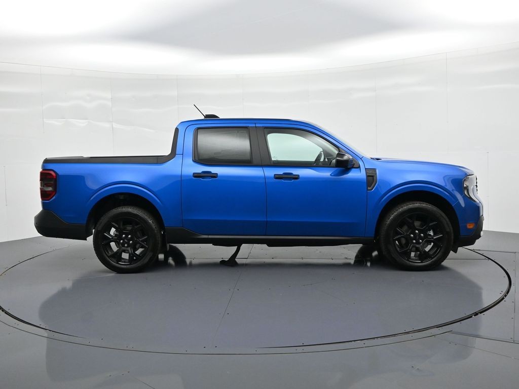 Ford Maverick Vehicle Full-screen Gallery Image 5