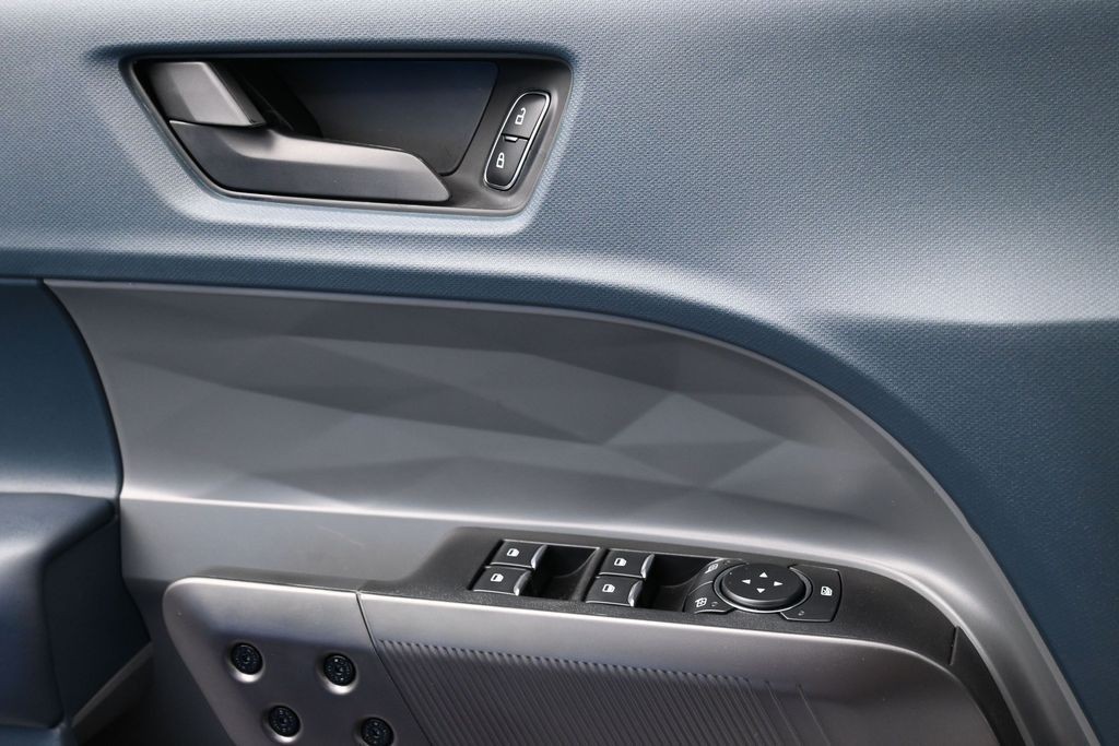 Ford Maverick Vehicle Full-screen Gallery Image 14