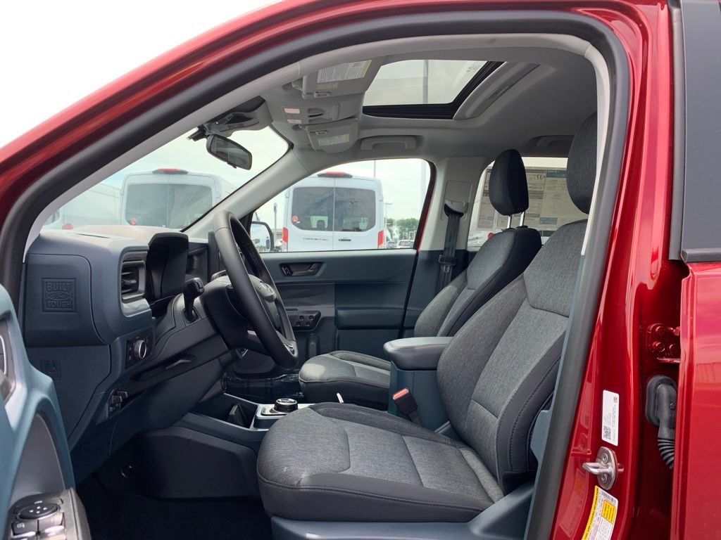 Ford Maverick Vehicle Full-screen Gallery Image 4