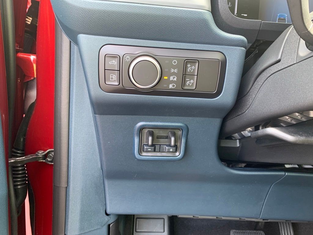 Ford Maverick Vehicle Full-screen Gallery Image 11
