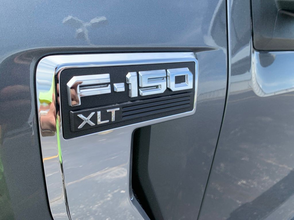 Ford F-150 Vehicle Full-screen Gallery Image 3