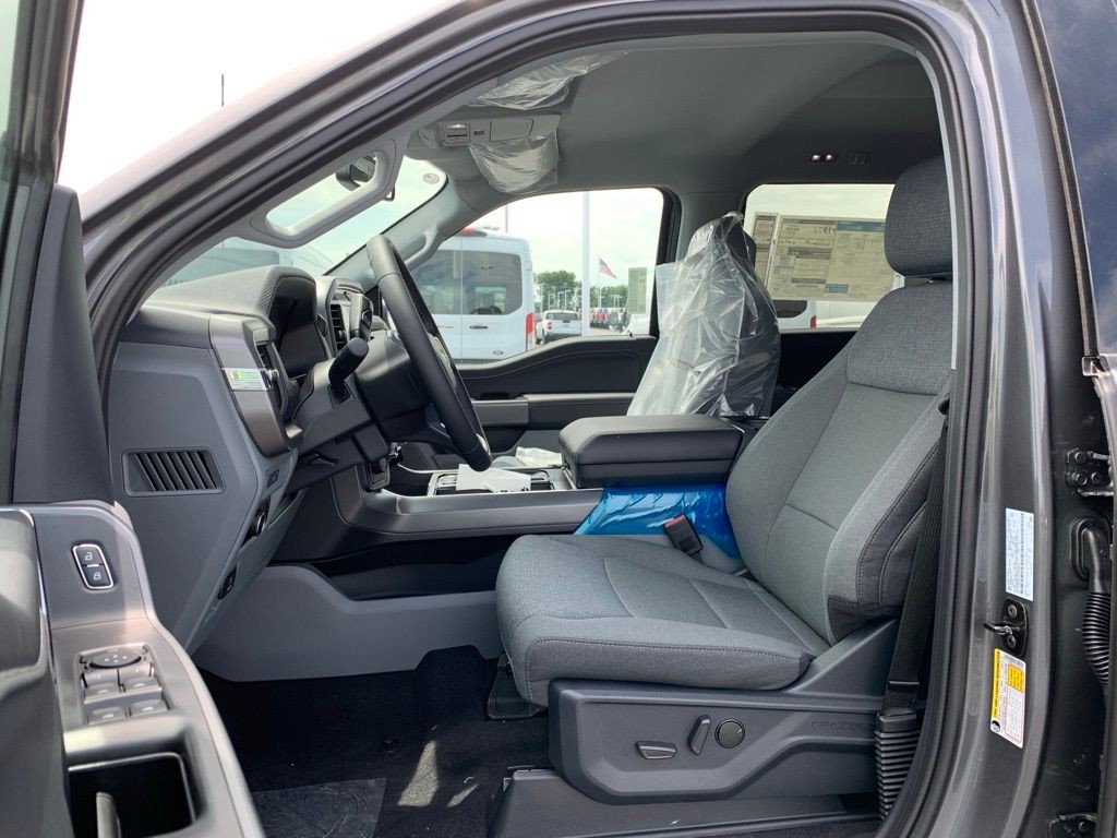 Ford F-150 Vehicle Full-screen Gallery Image 4