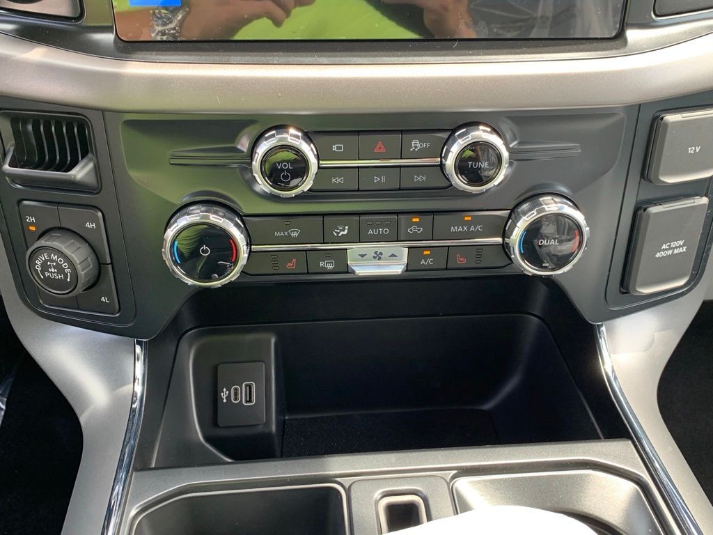 Ford F-150 Vehicle Full-screen Gallery Image 16