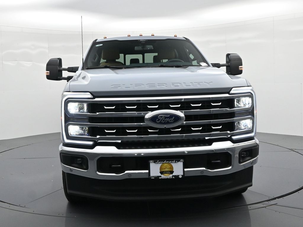 Ford Super Duty F-350 SRW Vehicle Full-screen Gallery Image 03