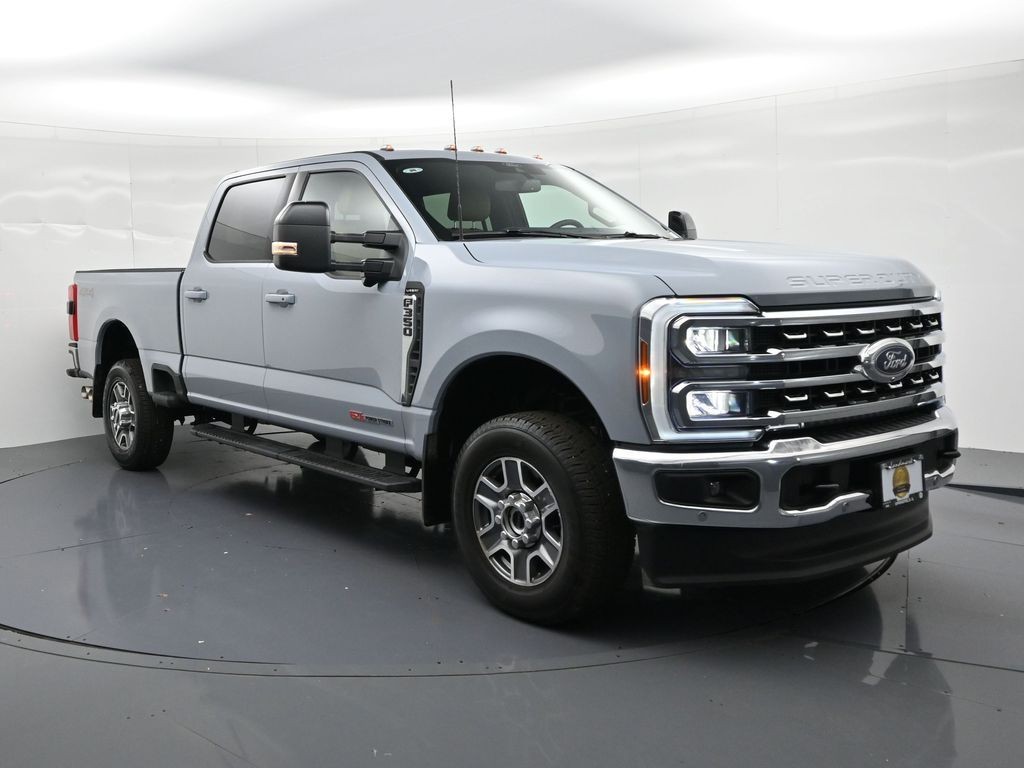 Ford Super Duty F-350 SRW Vehicle Full-screen Gallery Image 04
