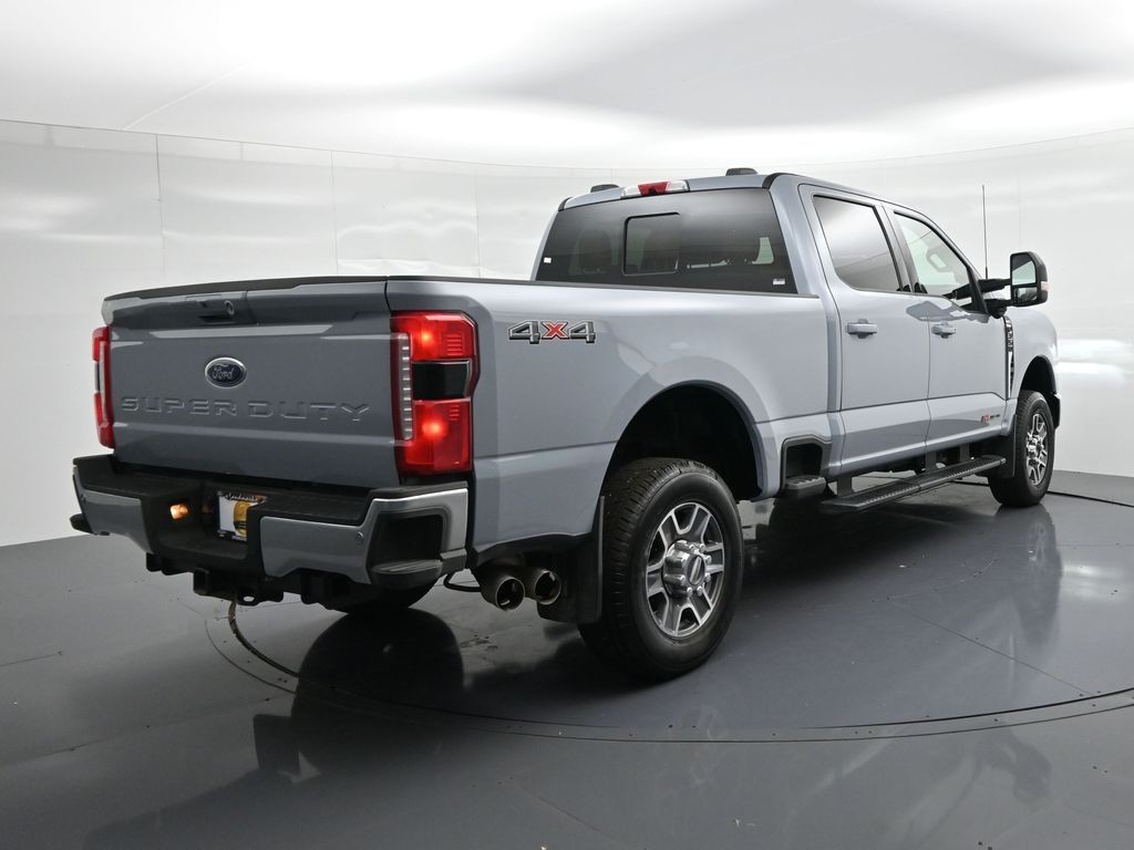 Ford Super Duty F-350 SRW Vehicle Full-screen Gallery Image 06