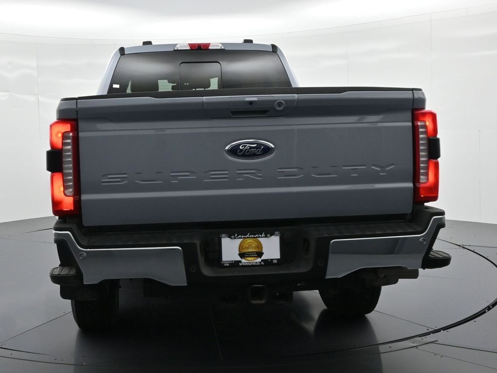 Ford Super Duty F-350 SRW Vehicle Full-screen Gallery Image 07