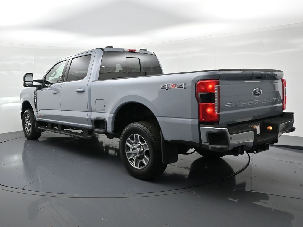 Ford Super Duty F-350 SRW Vehicle Full-screen Gallery Image 08