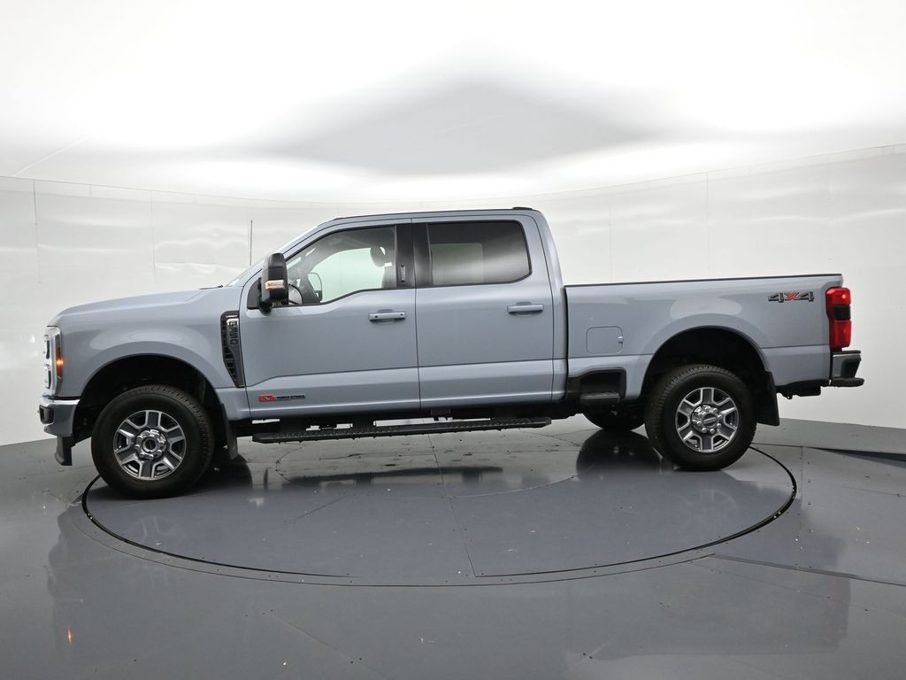 Ford Super Duty F-350 SRW Vehicle Full-screen Gallery Image 09