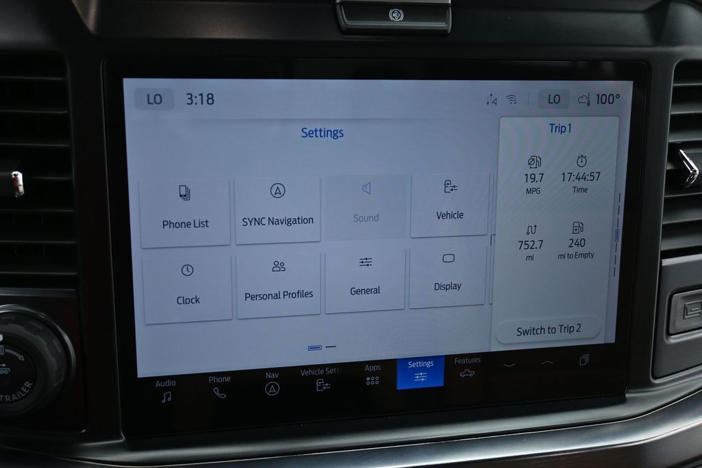 Ford Super Duty F-350 SRW Vehicle Full-screen Gallery Image 12