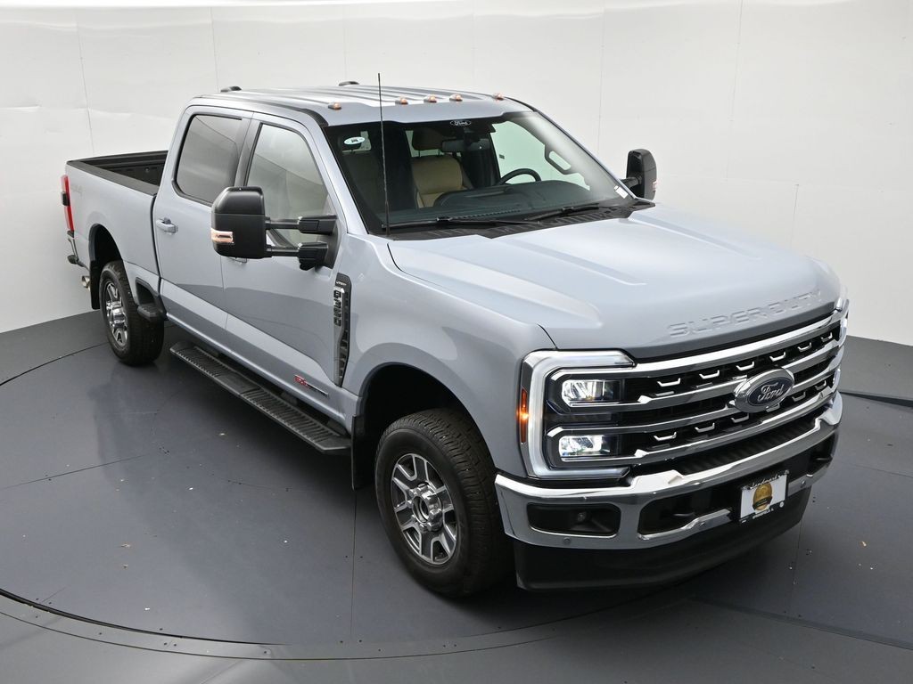 Ford Super Duty F-350 SRW Vehicle Full-screen Gallery Image 17