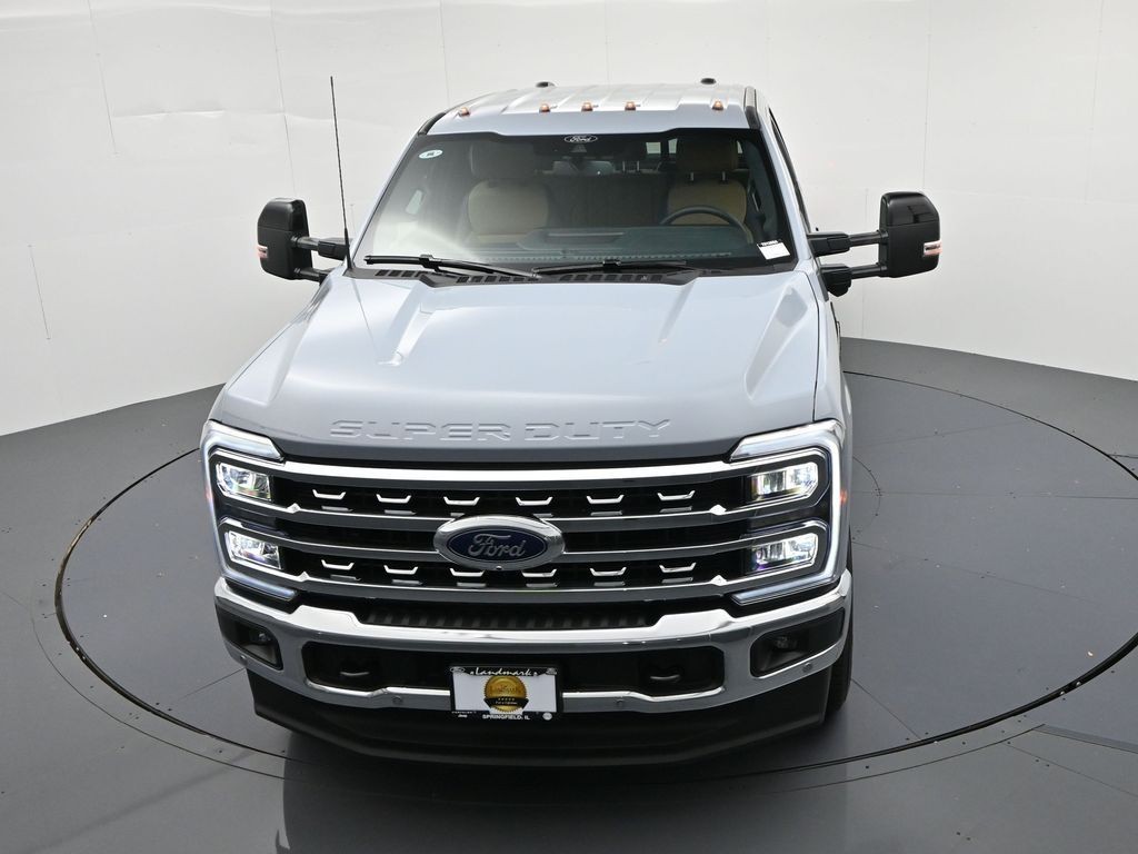 Ford Super Duty F-350 SRW Vehicle Full-screen Gallery Image 18