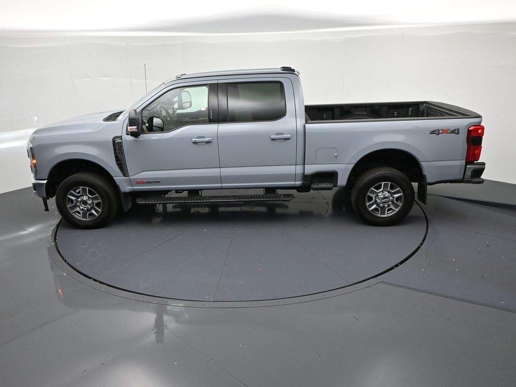 Ford Super Duty F-350 SRW Vehicle Full-screen Gallery Image 20