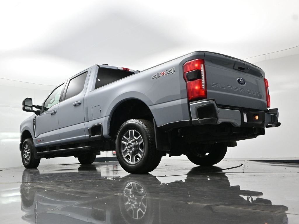 Ford Super Duty F-350 SRW Vehicle Full-screen Gallery Image 21